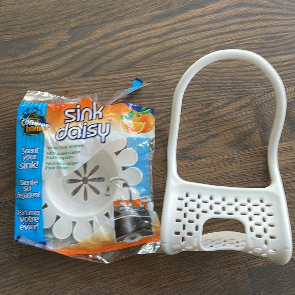 Bundle of sink daisy and sponge holder